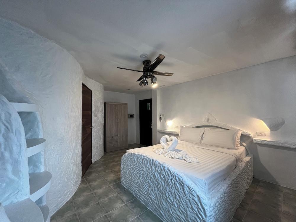 Big Boys' Bed & Burger Room Type - Double Room
