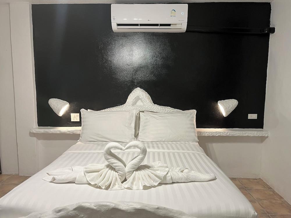 Big Boys' Bed & Burger Room Type - Double Room with Balcony