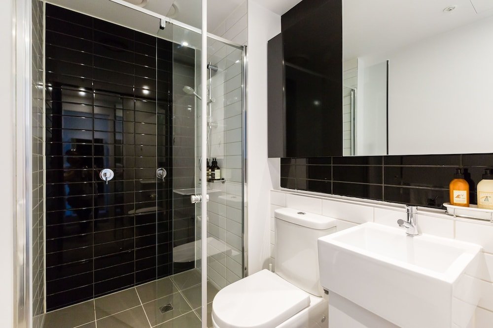 SANTERI, 2BDR Melbourne Apartment - Tap to explore photos