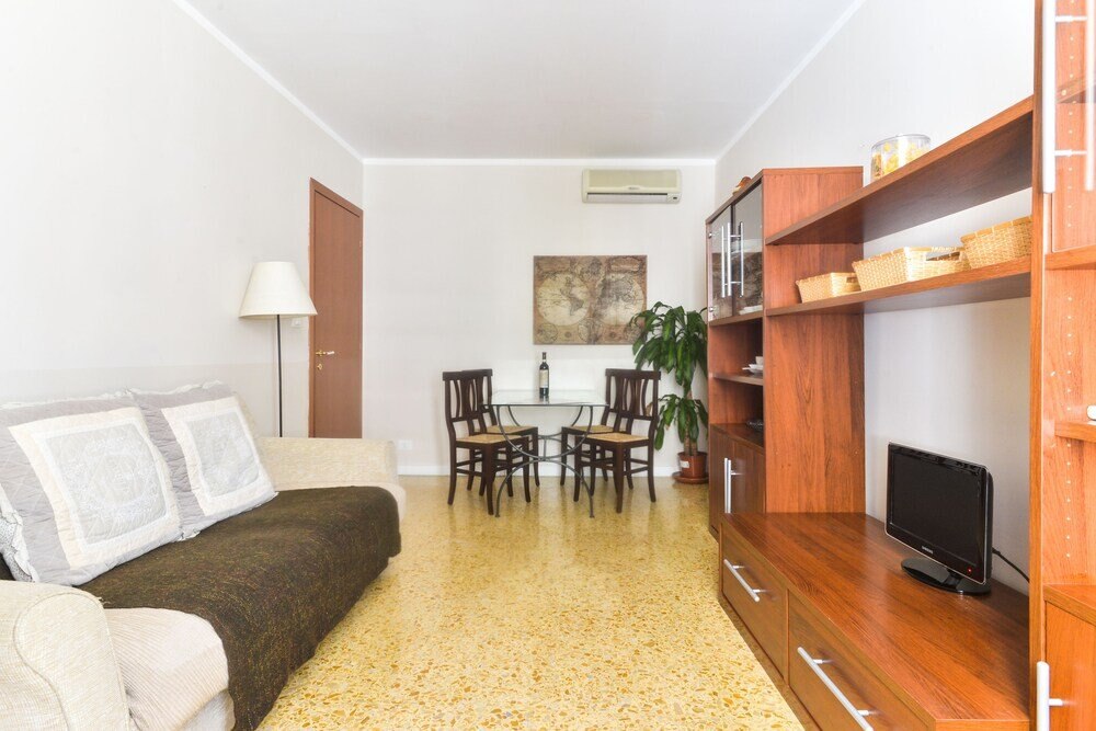 Pantheon Cozy Apartment n. 4 - Tap to explore photos