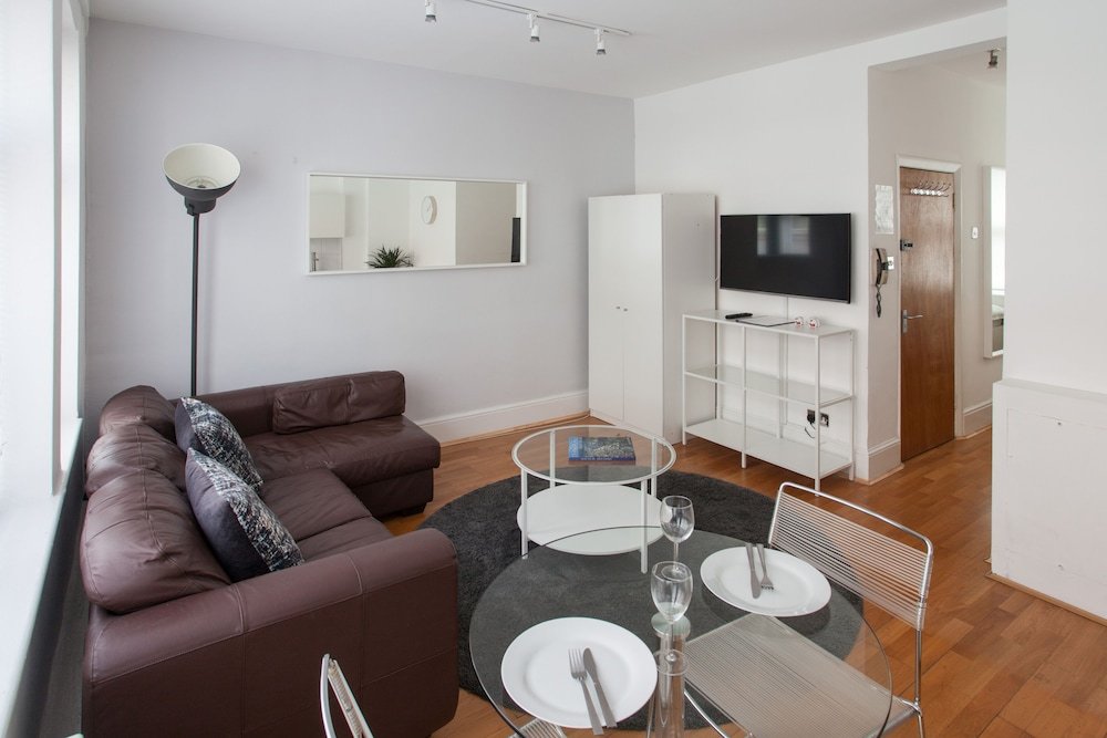 Modern & Clean Apartment Soho & Carnaby - Tap to explore photos
