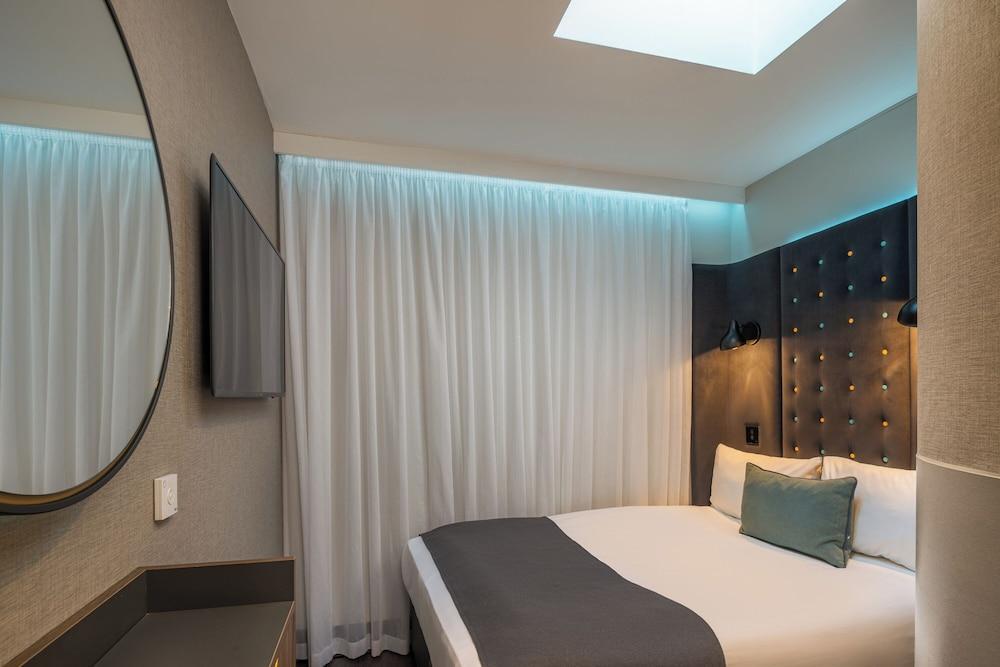 Point A Kensington Olympia Room Type - Cosy Double with Sky Light without Windows