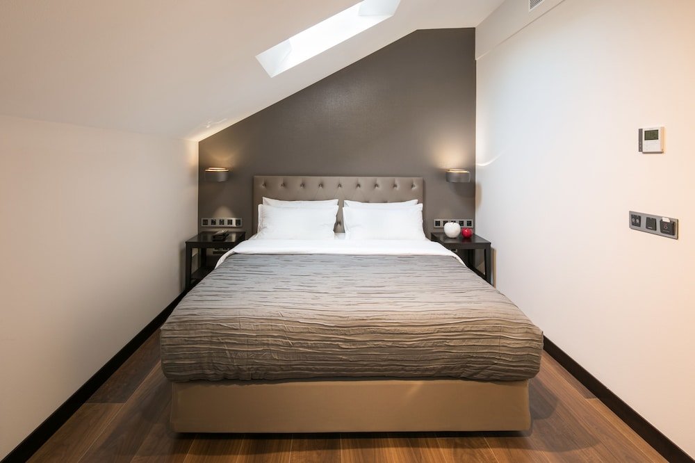 Quentin Prague Hotel Room Type - Double Room (Small, skylight window)