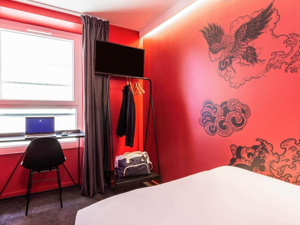 ibis Styles Paris Magenta - Tap to explore photos