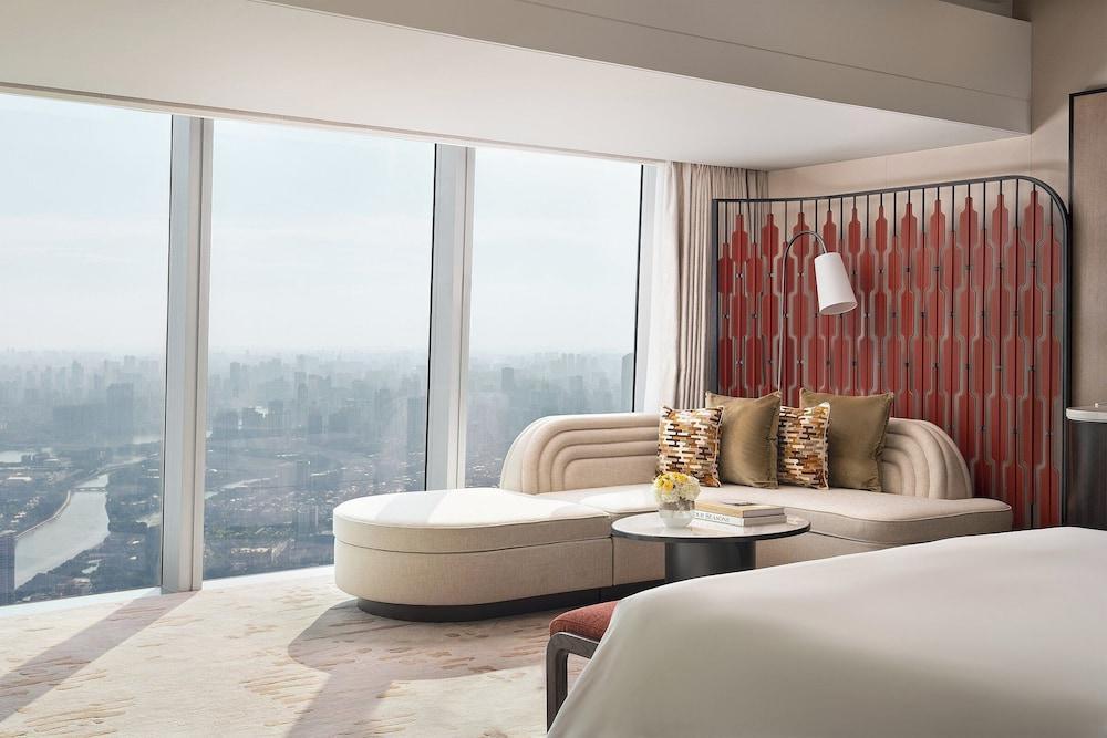 Four Seasons Guangzhou Room Type - Pearl River View King Room with Windowside Bathtub