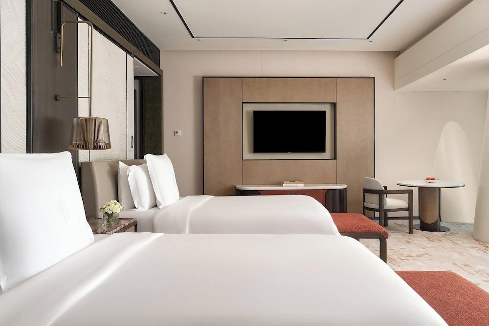 Four Seasons Guangzhou Room Type - Pearl River View Room with Two Double Beds