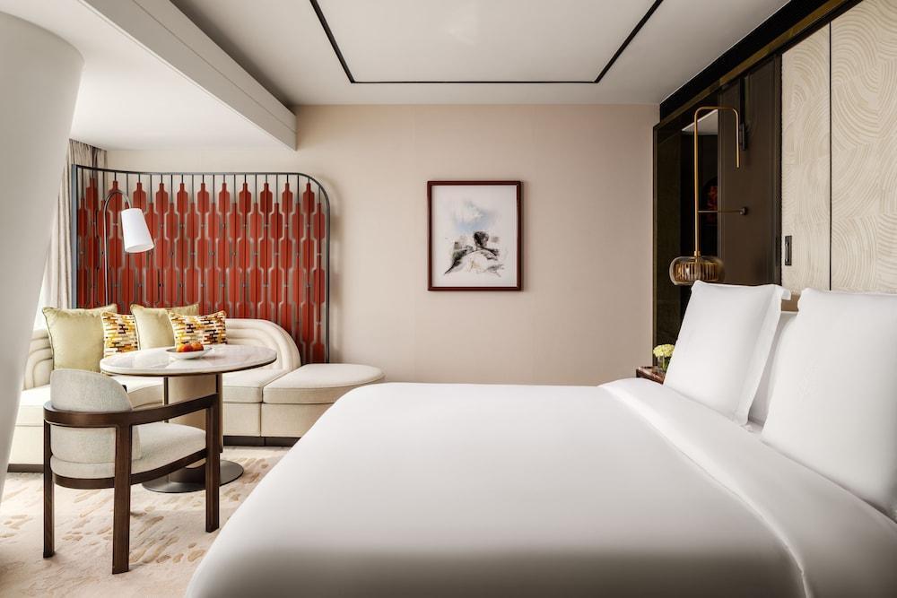 Four Seasons Guangzhou Room Type - Family Room with Windowside Bathtub