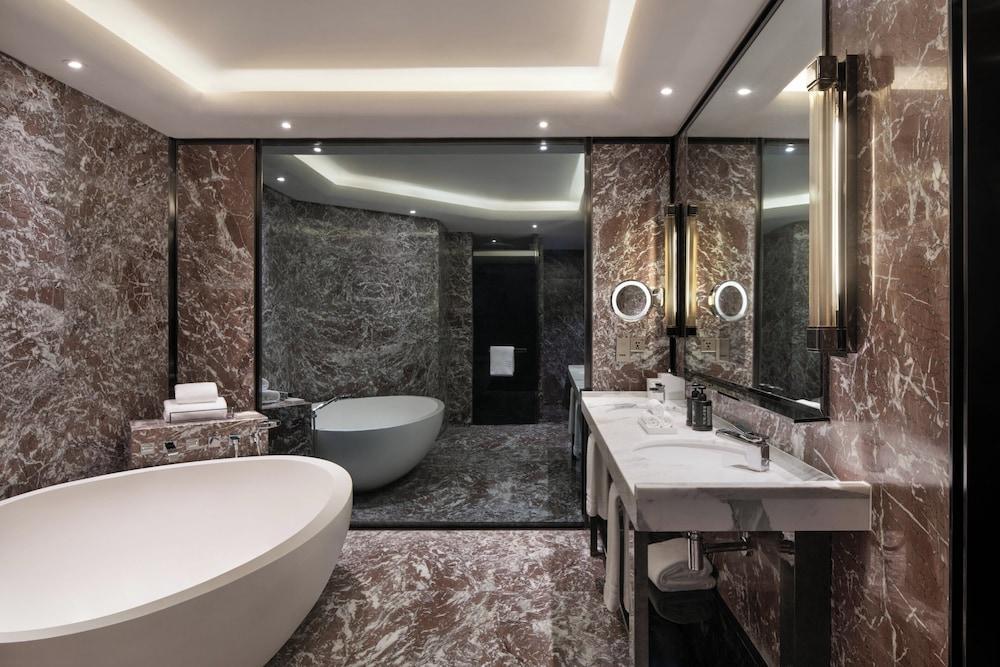 Four Seasons Guangzhou Room Type - Tower King Room with City View