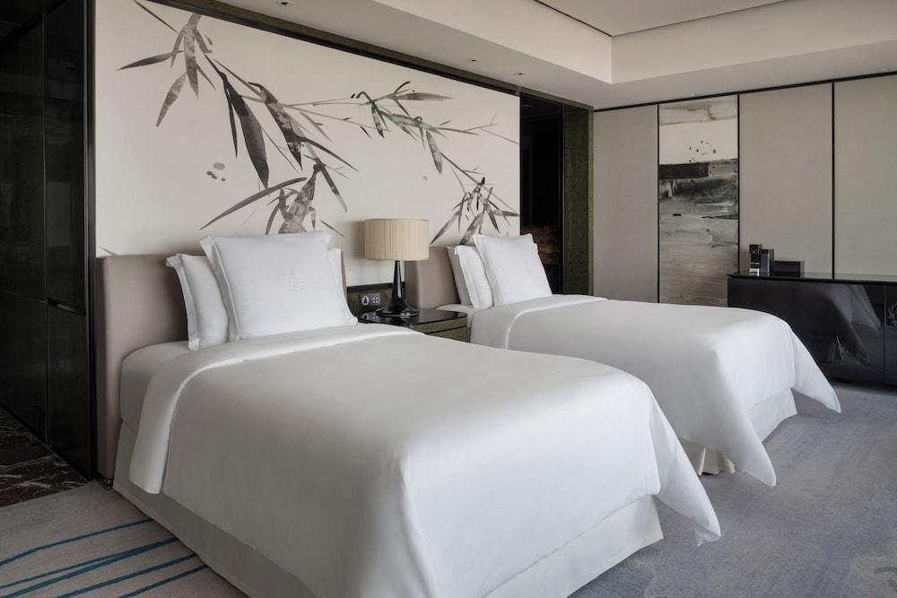 Four Seasons Guangzhou Room Type - Deluxe Twin Room with River View Four Seasons Guangzhou Room Type - Deluxe Twin Room with River View
