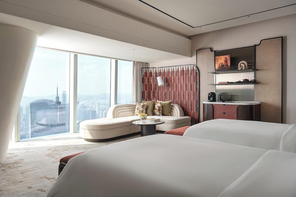 Four Seasons Guangzhou Room Type - Skyline City View Room with Two Double Beds Four Seasons Guangzhou Room Type - Skyline City View Room with Two Double Beds
