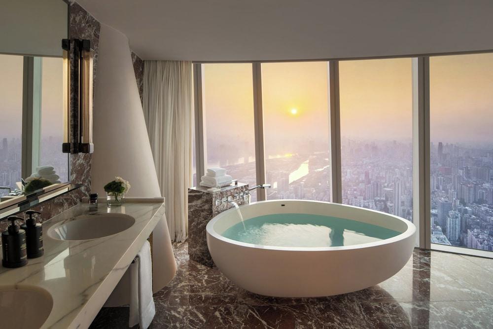 Four Seasons Guangzhou Room Type - Premier King Room with River View Four Seasons Guangzhou Room Type - Premier King Room with River View