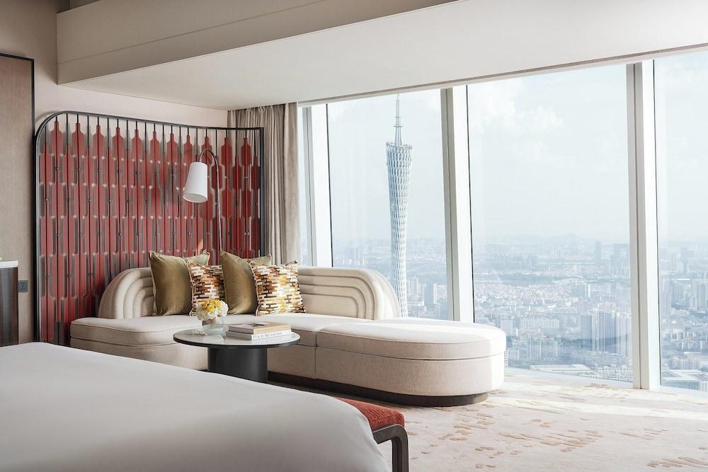 Four Seasons Guangzhou Room Type - Canton Tower View King Room with Windowside Bathtub Four Seasons Guangzhou Room Type - Canton Tower View King Room with Windowside Bathtub