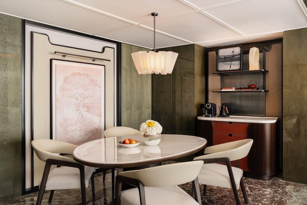 Four Seasons Guangzhou Room Type - Skyline City View Suite