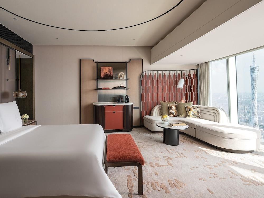 Four Seasons Guangzhou Room Type - Canton Tower View Room with One King Room Four Seasons Guangzhou Room Type - Canton Tower View Room with One King Room