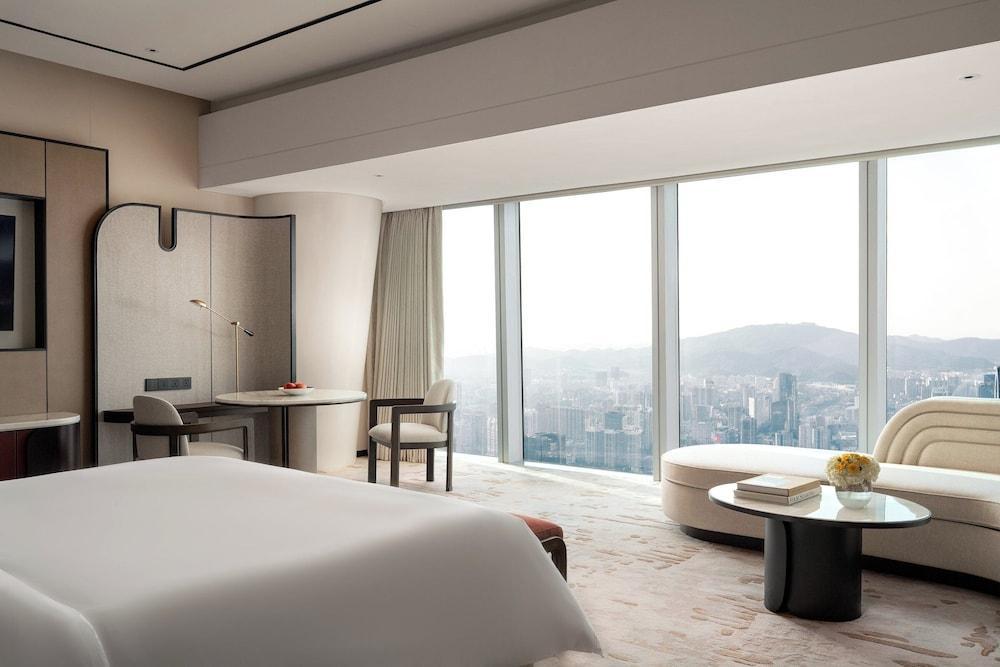 Four Seasons Guangzhou Room Type - Skyline City View King Room with Windowside Bathtub