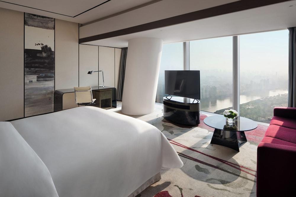 Four Seasons Guangzhou Room Type - Premier King Room with River View Four Seasons Guangzhou Room Type - Premier King Room with River View