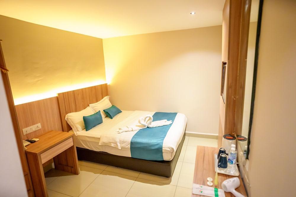Alaxis Hotel Room Type - DELUXE KING