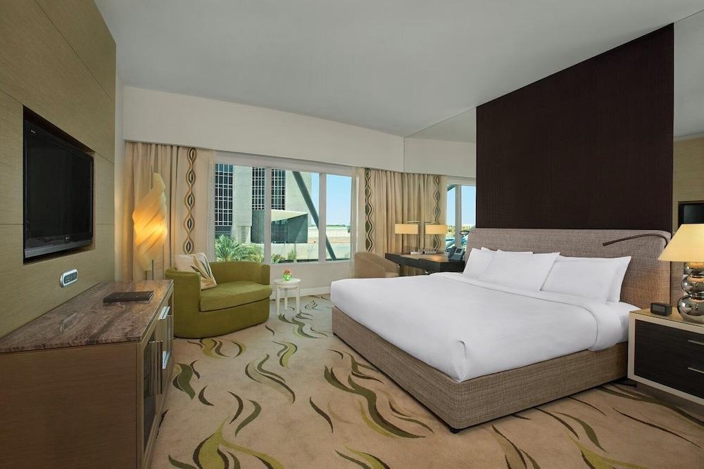 Millennium Al Rawdah Hotel Abu Dhabi Room Type - Deluxe Room with One King Bed