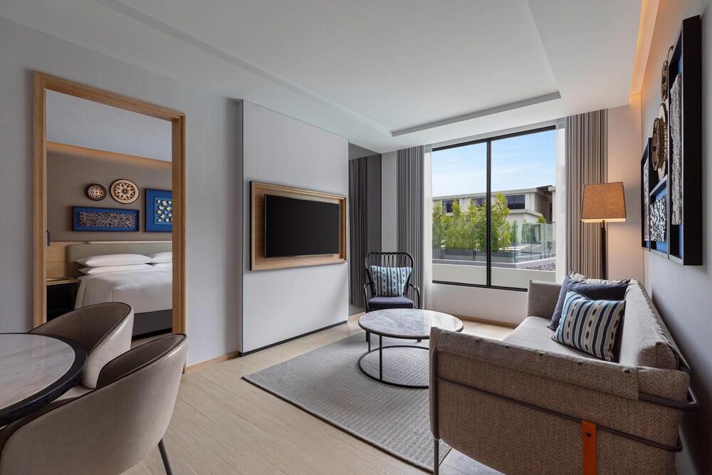 Four Points by Sheraton Phuket Patong Beach Resort Room Type - 1 Bedroom Suite, 1 King