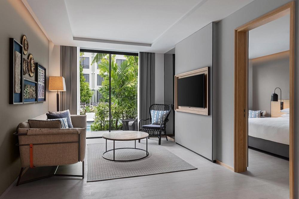 Four Points by Sheraton Phuket Patong Beach Resort Room Type - 1 Bedroom Suite, 1 King, Ground floor, Pool access, Terrace