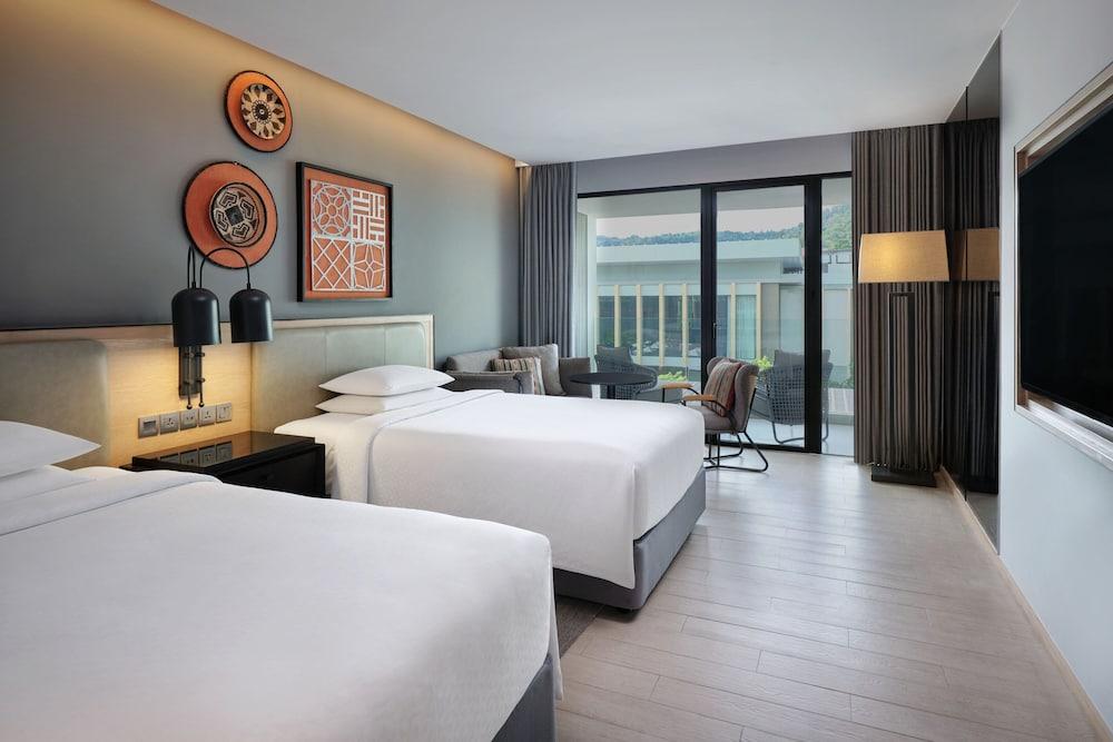 Four Points by Sheraton Phuket Patong Beach Resort Room Type - Guest room, 2 Double, Balcony