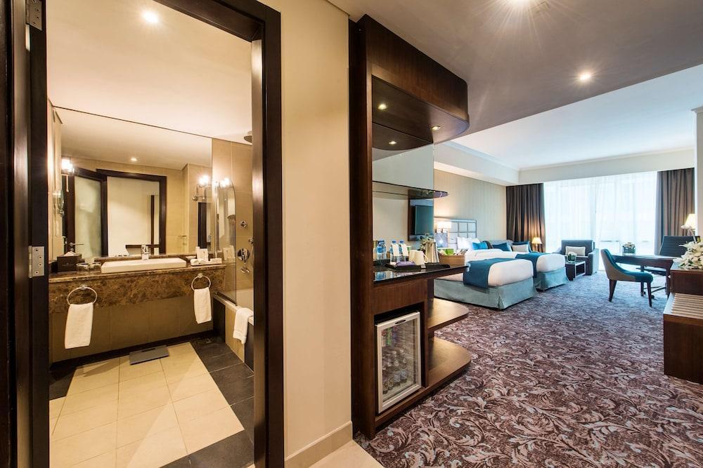 Golden Tulip Doha (City Hotel) Room Type - Standard Room, 2 Twin Beds