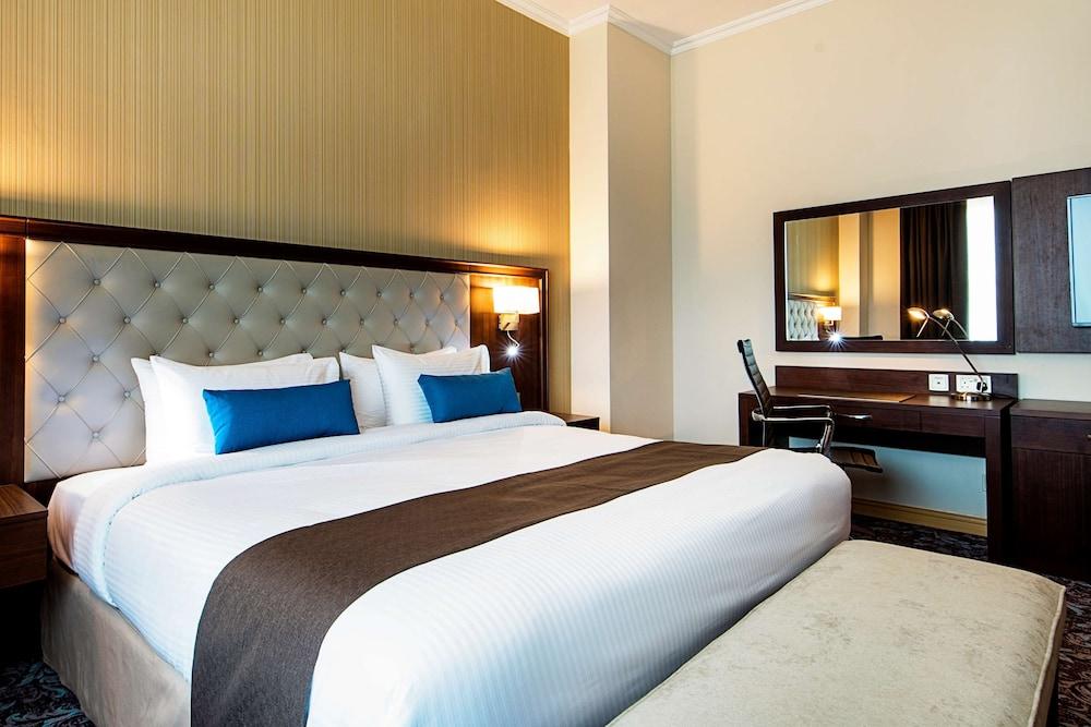 Golden Tulip Doha (City Hotel) Room Type - Executive Room, 1 King Bed