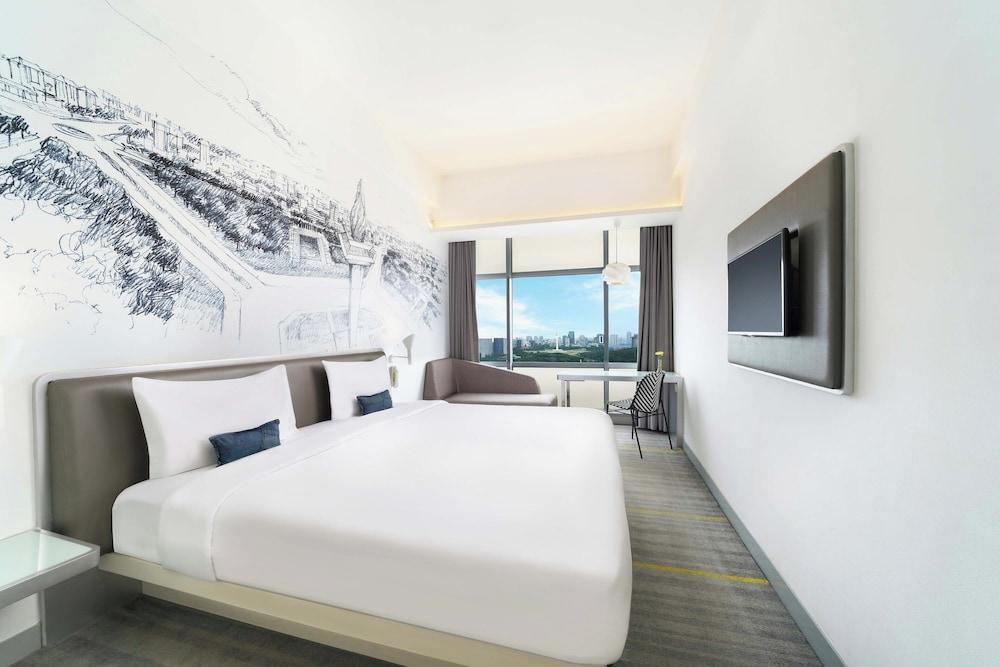 YELLO Hotel Harmoni Jakarta Room Type - Room (Yello Monas View) YELLO Hotel Harmoni Jakarta Room Type - Room (Yello Monas View)