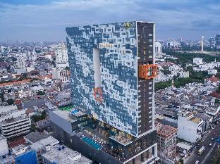 YELLO Hotel Harmoni Jakarta - Tap to explore photos