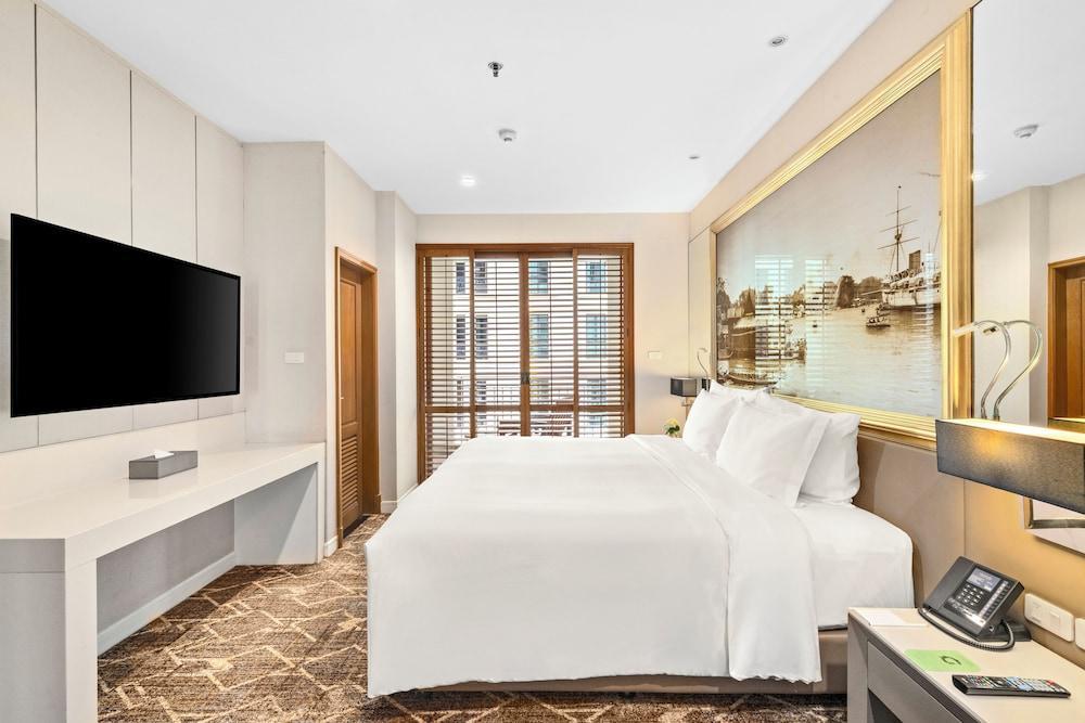Grande Centre Point Ploenchit Room Type - Junior Balcony Suite with Bathtub 67sq.m. Grande Centre Point Ploenchit Room Type - Junior Balcony Suite with Bathtub 67sq.m.