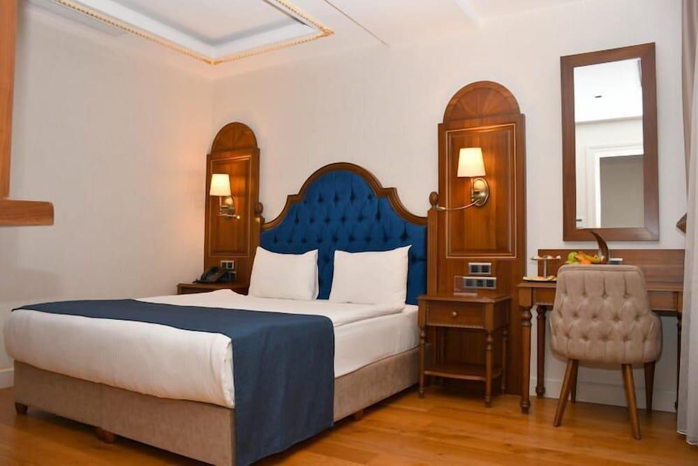 Bvs Bosphorus Pera Hotel & Hammam Room Type - Standard Triple Room