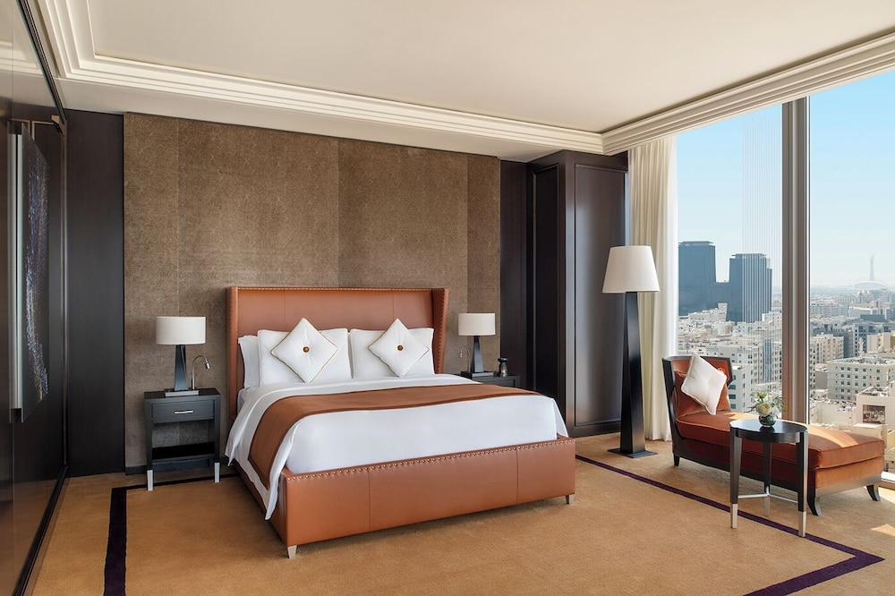Banyan Tree Doha at La Cigale Mushaireb Room Type - Urban Signature Suite with Daily access to Doha Quest for 2 adults