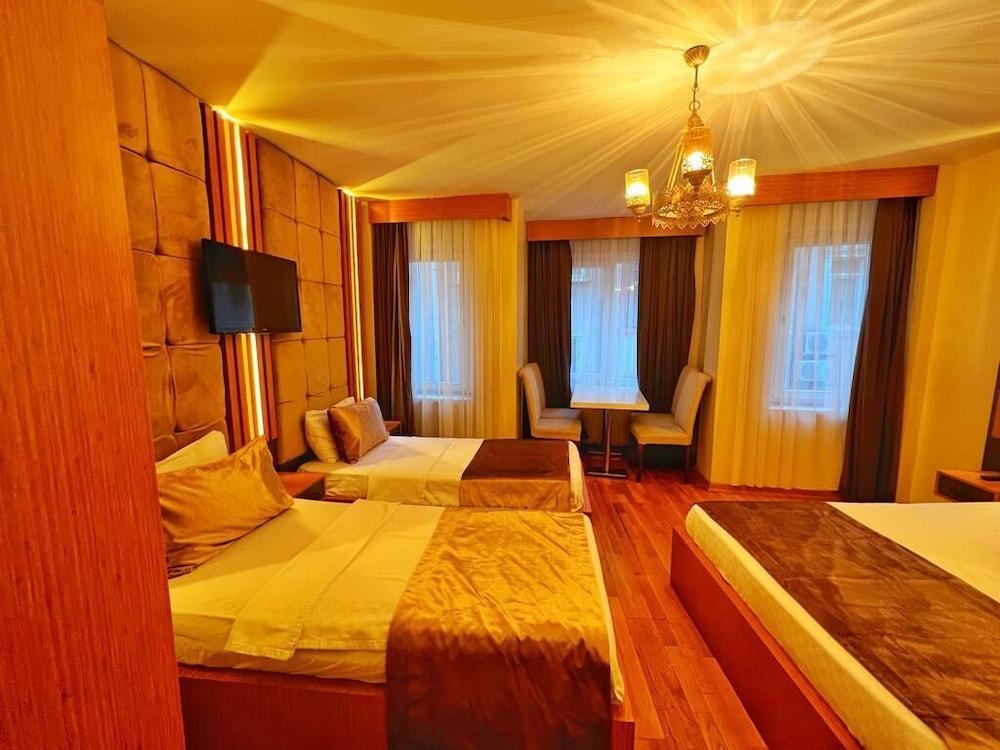 Taksim Cetinkaya Suite Room Type - Standard Quadruple Room