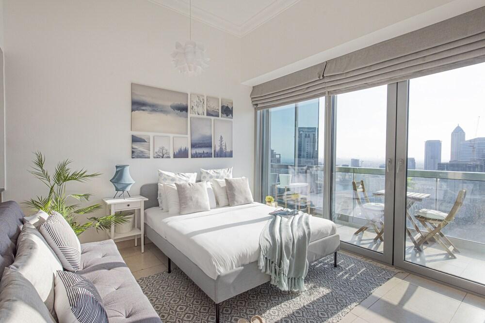 Nasma Holiday Homes Boulevard Walk - Tap to explore photos