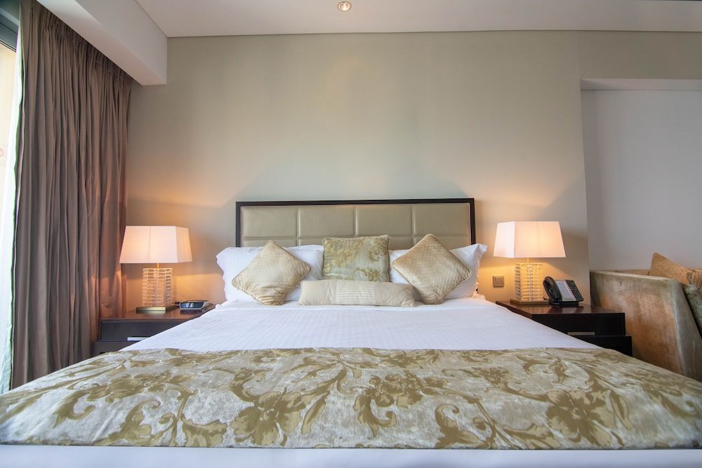 Lux BnB Address Dubai Marina-Studio - Tap to explore photos