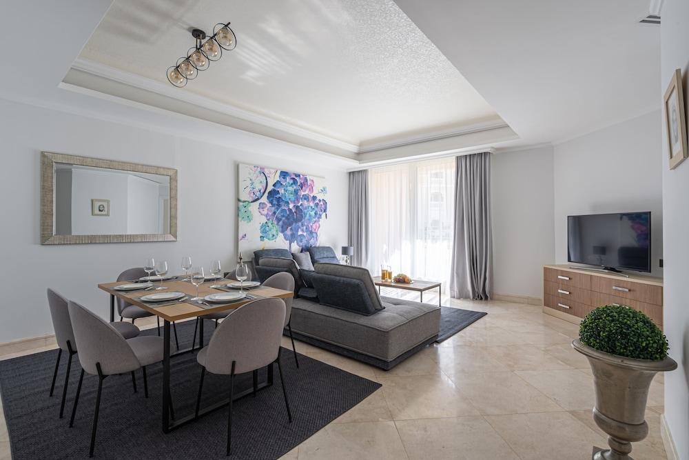 HiGuests - Grandeur Residences - Tap to explore photos