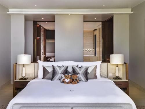 V Villas Phuket - Mgallery - Tap to explore photos