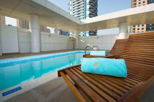 Jannah Place Dubai Marina - Tap to explore photos