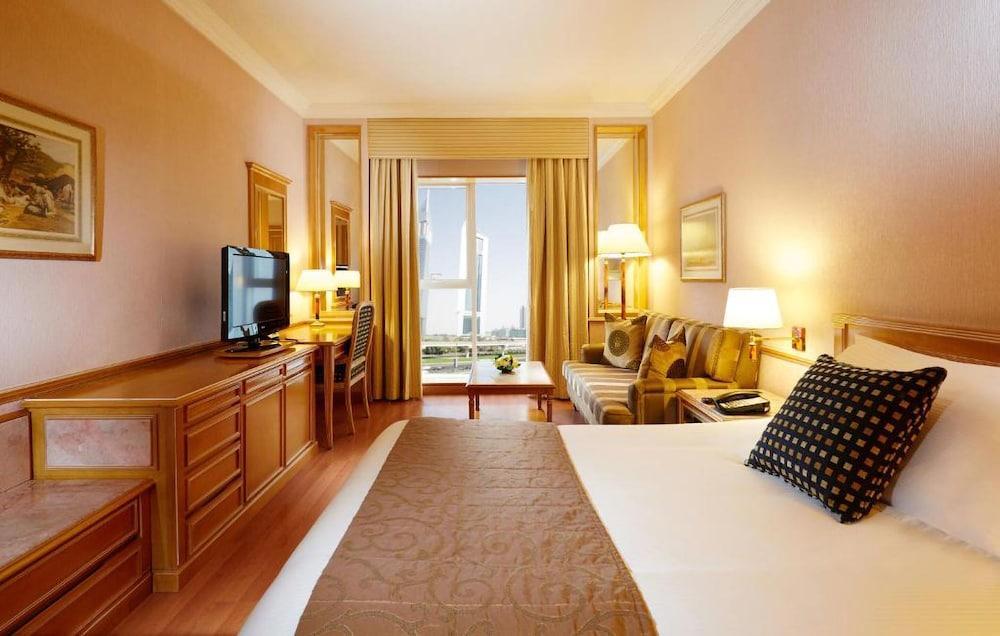 Millennium Plaza Downtown Suites Room Type - Junior Suite (with Sheikh Zayed Road View)