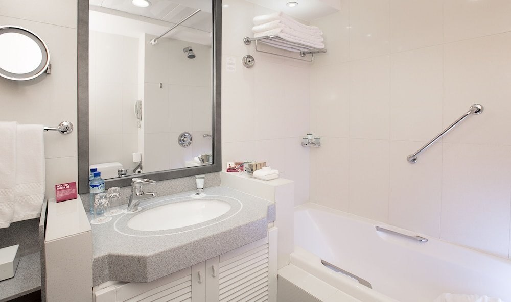 Millennium Plaza Downtown Suites Room Type - Family Suite (with Sheikh Zayed Road View)