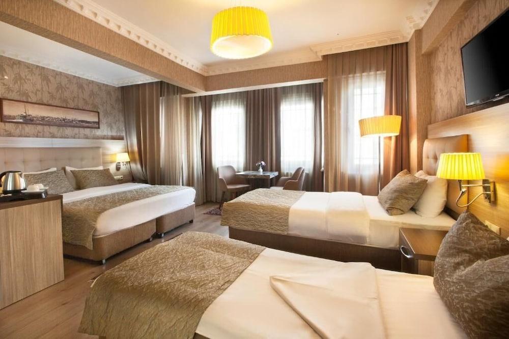 Sultanahmet Inn Hotel Room Type - Family Double Room, Partial Sea View, Sea Facing