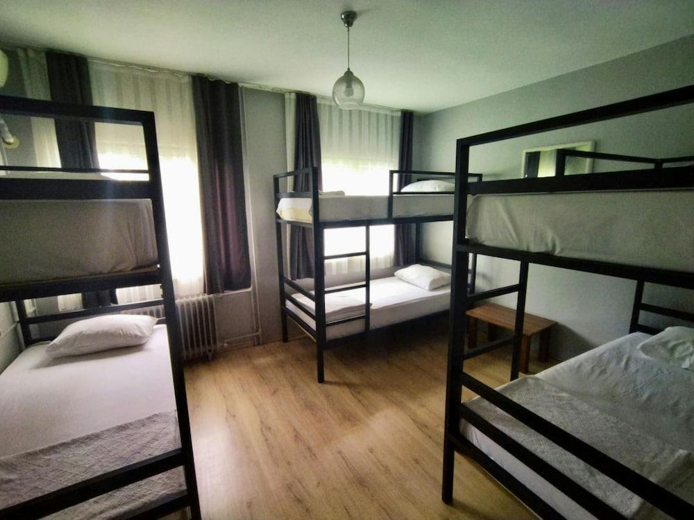 Sultan Hostel & Guesthouse Room Type - 6 Bed Mixed Dorm Room With Shared Bathroom