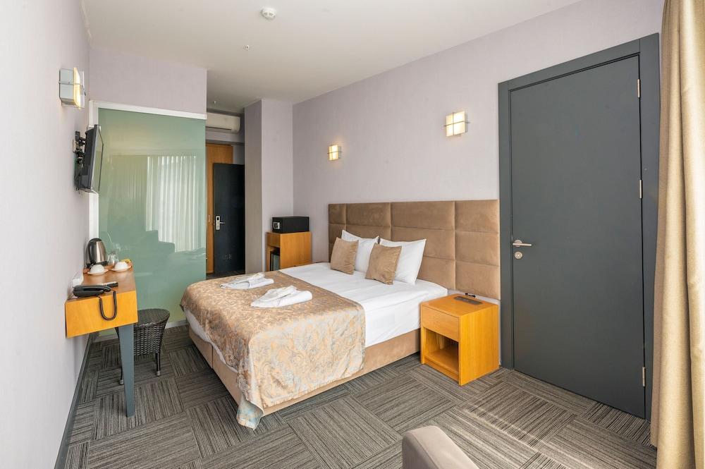 Hotel V Plus Taksim Room Type - Deluxe Room, Balcony, Sea View