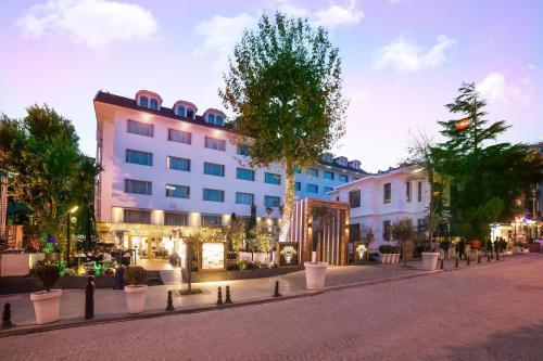 Vogue Hotel Supreme Istanbul - Tap to explore photos