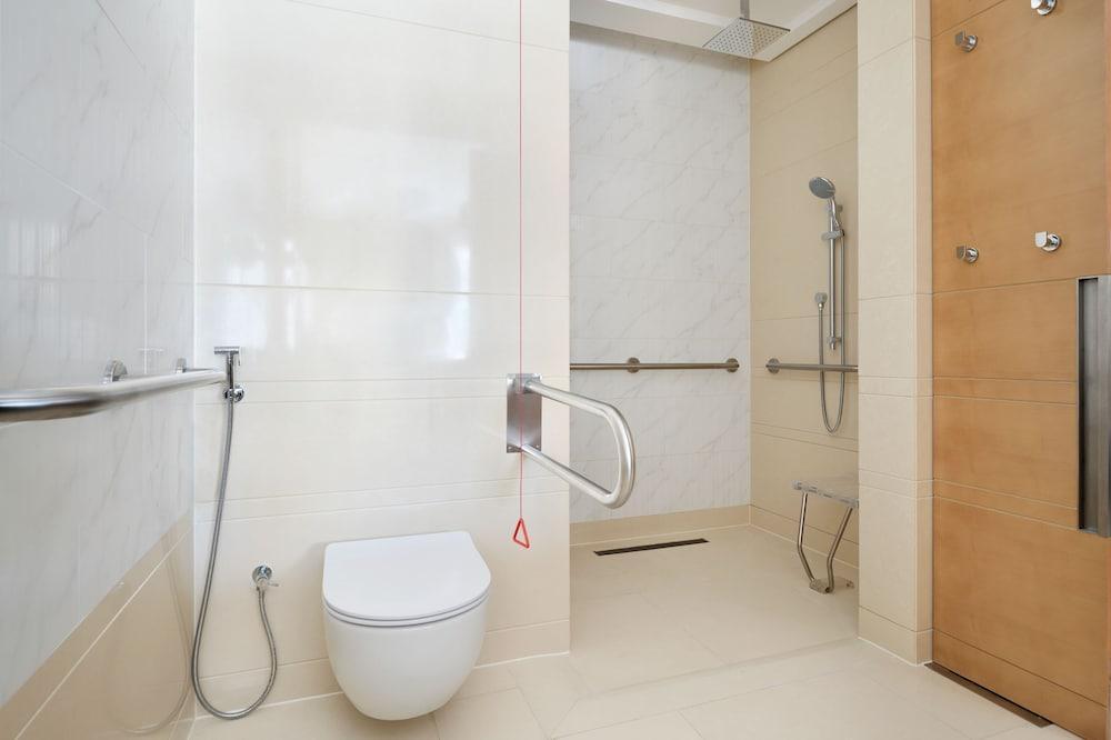 Crowne Plaza Dubai Marina Room Type - 1 King Standard Accessible