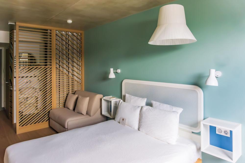 OKKO Hotels Paris Gare de l'Est Room Type - Family Room Premium including self-service snacks & drinks in the Lounge Club