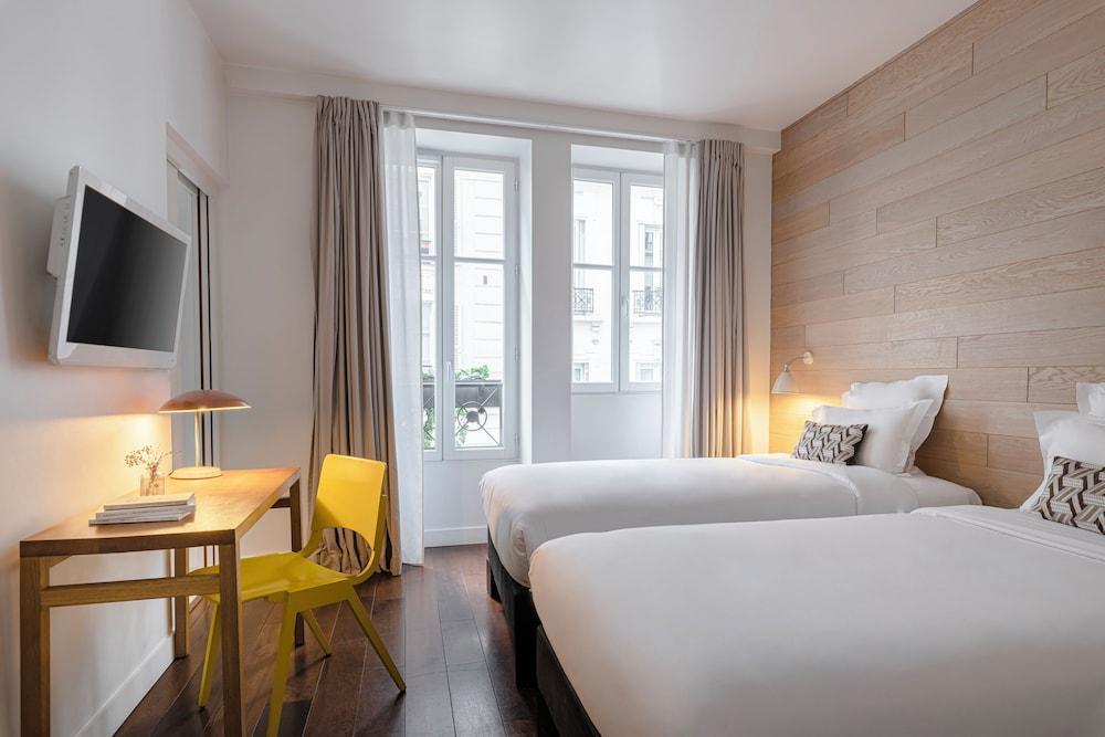 9Hotel Opera Room Type - Club Room