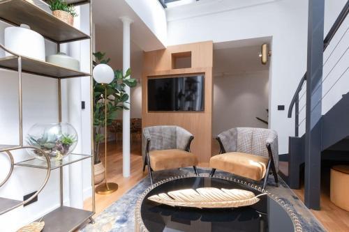My Véranda - Marais - République- Luxury family suite avec climatisation - Tap to explore photos