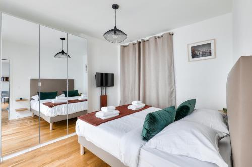 NEW Paradis - 2Bdrs Flat in the Heart of Paris - Tap to explore photos