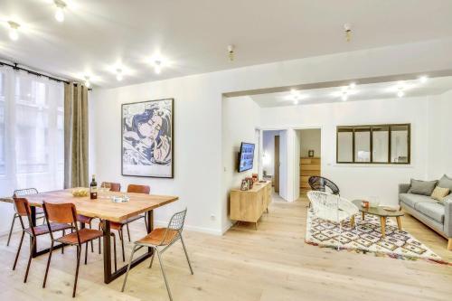 Central & Stylish renovated Parisian apt / 6-8 guests - Tap to explore photos